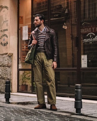 Какие трикотажные жилеты носить с темно-бирюзовыми брюками карго