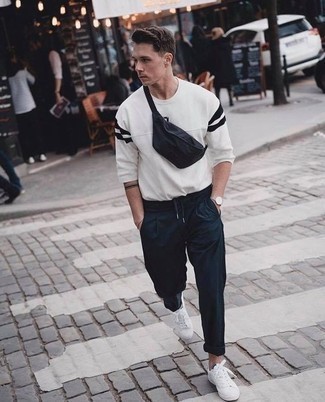 С чем носить темно-бирюзовые брюки чинос