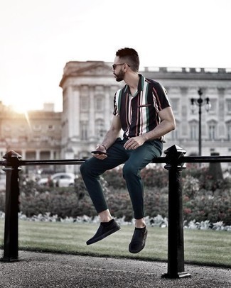 С чем носить темно-бирюзовые брюки чинос