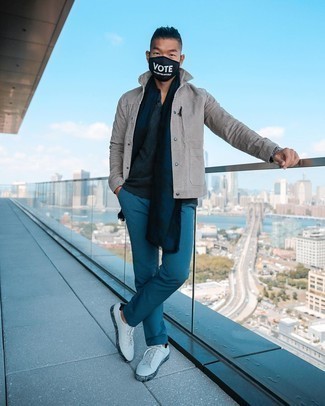 С чем носить темно-бирюзовые брюки чинос