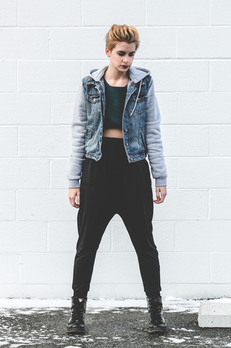 С чем носить темно-бирюзовый короткий свитер