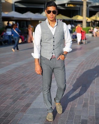 С чем носить темно-бирюзовые мокасины мужчине