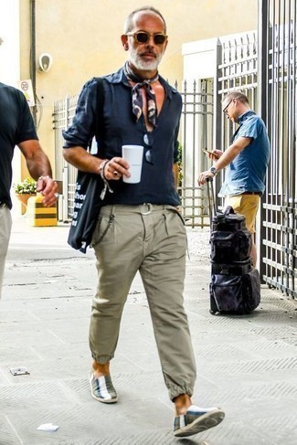 С чем носить темно-бирюзовые эспадрильи мужчине