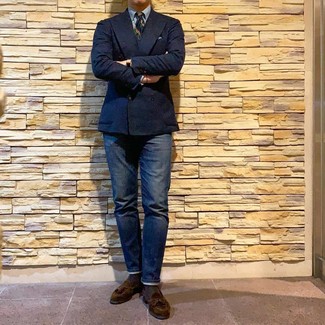 С чем носить темно-бирюзовый галстук в горизонтальную полоску мужчине