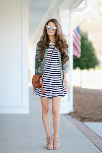 С чем носить темно-бирюзовую куртку женщине