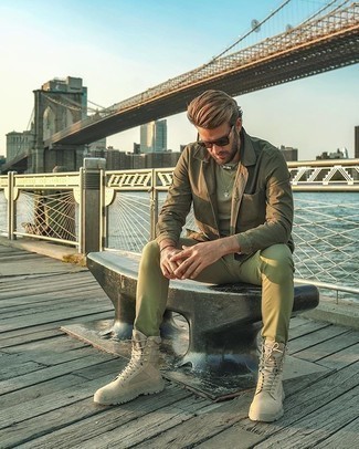 Какие куртки-рубашки носить с темно-бирюзовыми джинсами мужчине