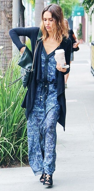 С чем носить темно-бирюзовую кожаную сумку женщине