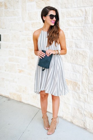 С чем носить темно-бирюзовую кожаную сумку женщине