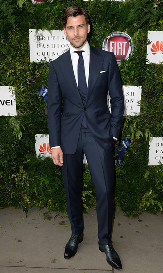 С чем носить темно-бирюзовые кожаные туфли дерби