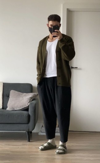 С чем носить темно-бирюзовые кожаные сандалии мужчине