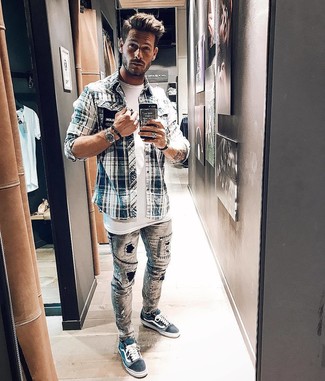 С чем носить темно-бирюзовые низкие кеды мужчине