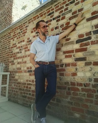 С чем носить темно-бирюзовые низкие кеды мужчине