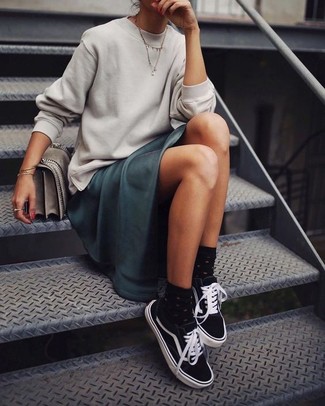 Какие свитшоты носить с темно-бирюзовым платьем-макси