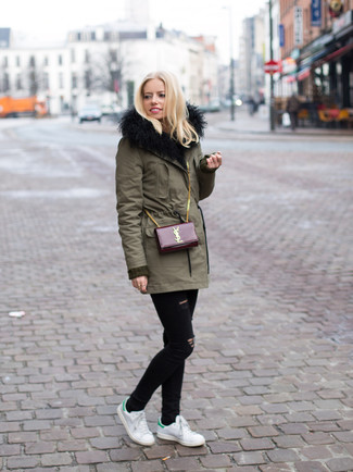 С чем носить темно-бирюзовую парку женщине