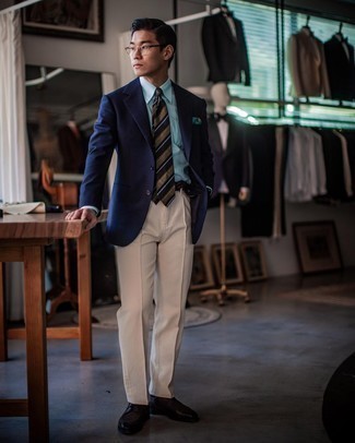 С чем носить темно-бирюзовый нагрудный платок