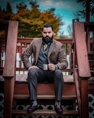 С чем носить темно-бирюзовый нагрудный платок