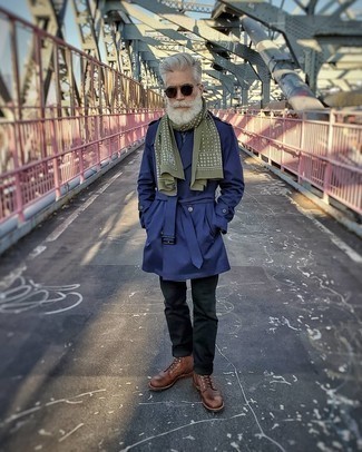 С чем носить темно-бирюзовый шарф с принтом мужчине