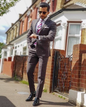 С чем носить темно-бирюзовые носки с принтом мужчине