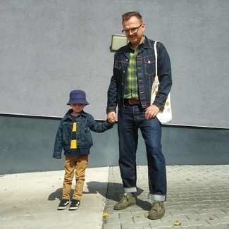 С чем носить темно-бирюзовые носки с принтом мужчине