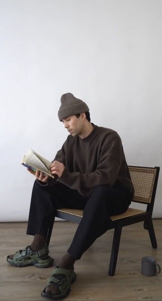 С чем носить темно-бирюзовые сандалии мужчине