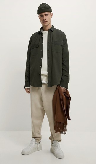 С чем носить темно-бирюзовую рубашку мужчине