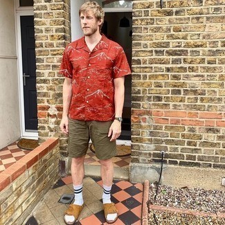 Какие сандалии носить с темно-бирюзовыми шортами мужчине