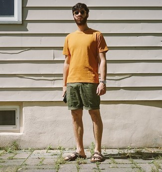 Какие сандалии носить с темно-бирюзовыми шортами мужчине