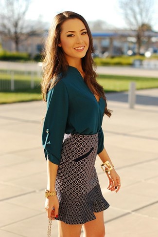 С чем носить темно-бирюзовую шелковую блузку с длинным рукавом