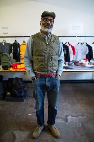 С чем носить темно-бирюзовые замшевые ботинки мужчине