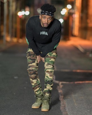 С чем носить темно-бирюзовые замшевые высокие кеды мужчине