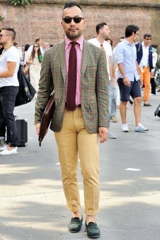 С чем носить темно-бирюзовые замшевые лоферы мужчине