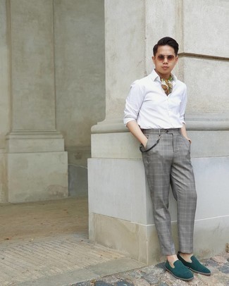 С чем носить темно-бирюзовые замшевые лоферы мужчине