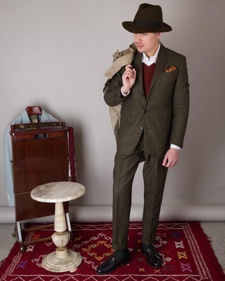 Какие лоферы носить с темно-бирюзовым костюмом