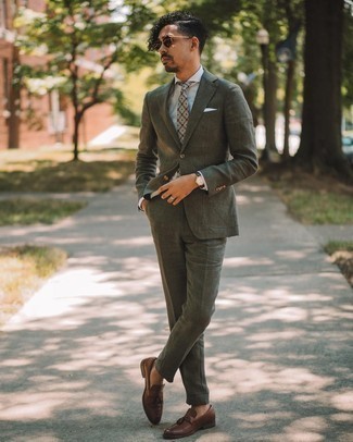 Какие лоферы носить с темно-бирюзовым костюмом