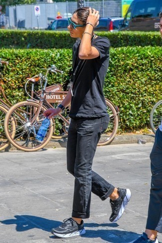 С чем носить темно-бирюзовые солнцезащитные очки мужчине