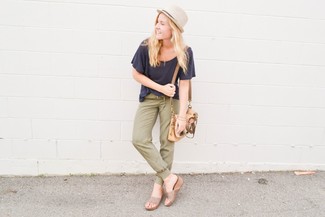 С чем носить темно-бирюзовые спортивные штаны женщине