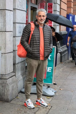 С чем носить темно-бирюзовые спортивные штаны мужчине