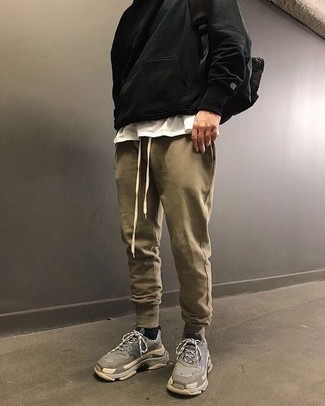 С чем носить темно-бирюзовые спортивные штаны мужчине