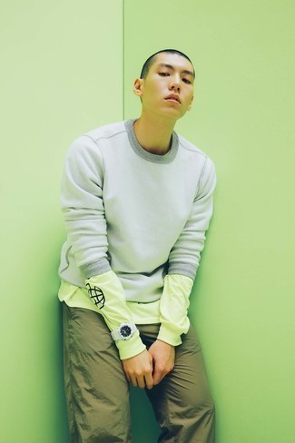 С чем носить темно-бирюзовые спортивные штаны мужчине