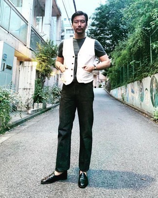 С чем носить темно-бирюзовую футболку мужчине