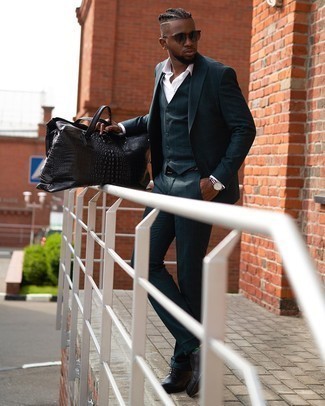 С чем носить темно-бирюзовый костюм-тройку