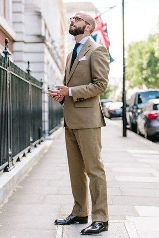 С чем носить темно-бирюзовый галстук мужчине