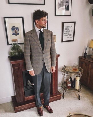 С чем носить темно-бирюзовый галстук мужчине