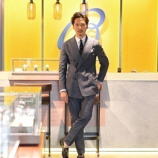 С чем носить темно-бирюзовый галстук мужчине