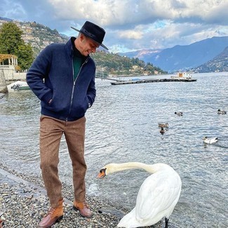 Какие бомберы носить с темно-бирюзовой водолазкой мужчине