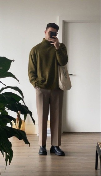 Какие ботинки челси носить с темно-бирюзовой водолазкой мужчине