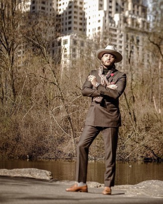 Какие костюмы носить с темно-бирюзовой водолазкой