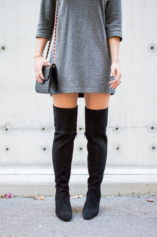 С чем носить платье с рельефным рисунком