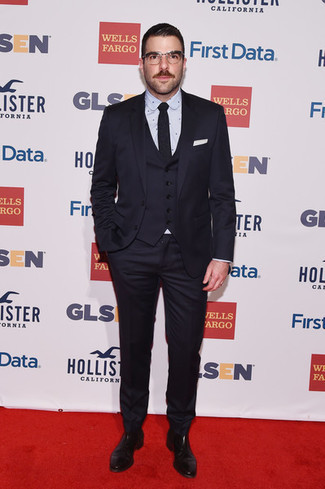 Как носить костюм-тройку с ботинками челси