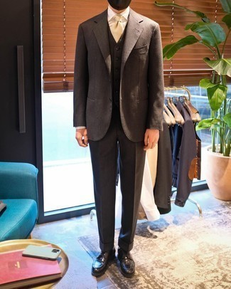 Как носить костюм-тройку с туфлями дерби